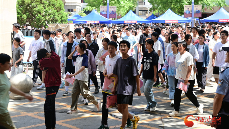 2025年蘭州中考首日平穩(wěn)有序